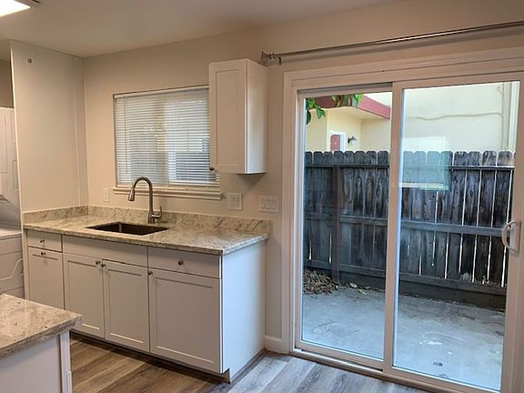 4th image of 1414 W 12th St APT 1