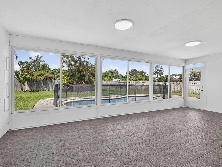 11760 Inverness Cir — Photo 18