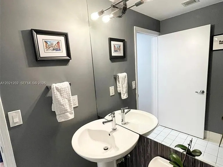 601 NE 36th St #1805 — Photo 17