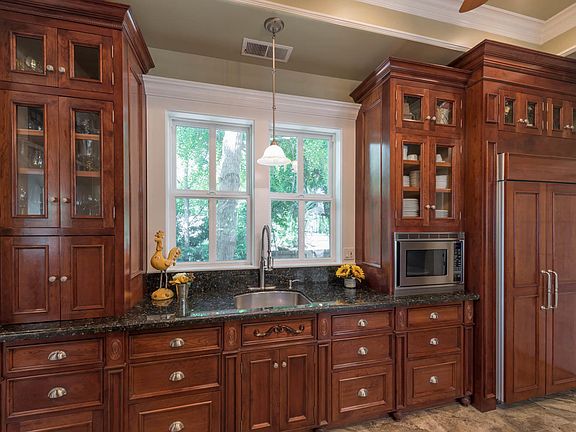 Kitchen w/ additional sink