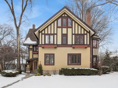 (Undisclosed Address), Oak Park, IL, 60302
