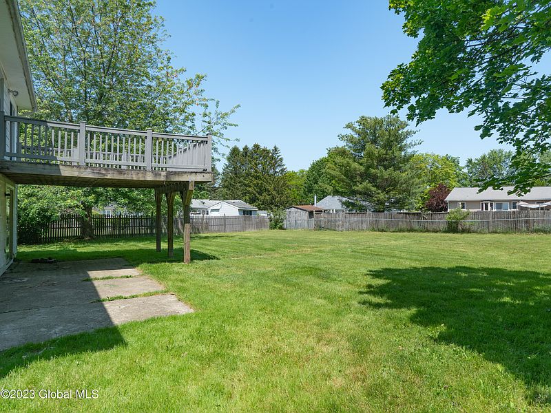 3rd image of 9 Robin Court