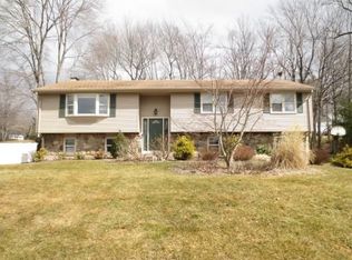 335 Grissom Rd, Manchester, CT 06042