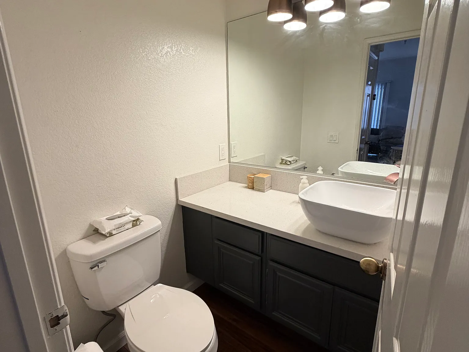 3 bed, 2.5 bath, 1352 sqft, $3,850 — Photo 4