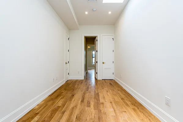 Rented by Nooklyn NYC LLC | media 53