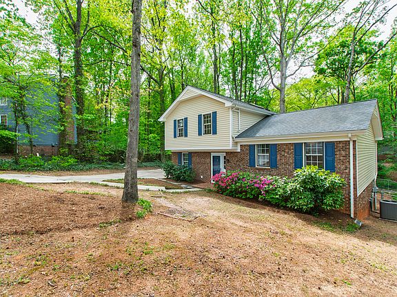 3rd image of 404 Lynchester Ct
