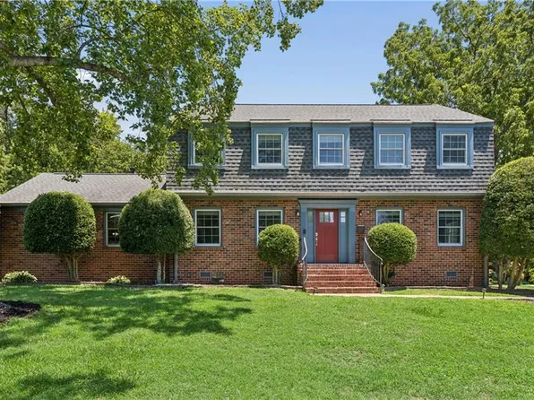 10 Digges Dr, Newport News, VA 23602