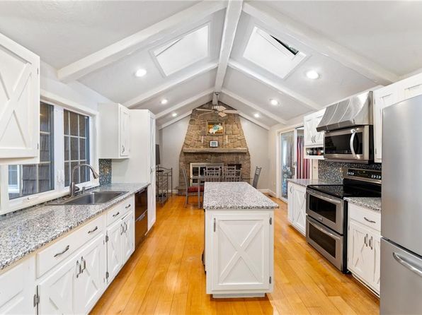 12 Georgiana Dr, Cumberland, RI 02864