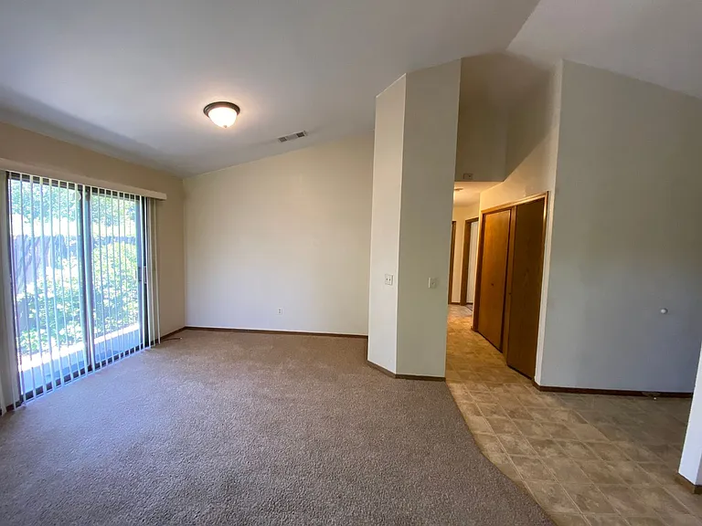 1348 E Ferguson Ct — Photo 7