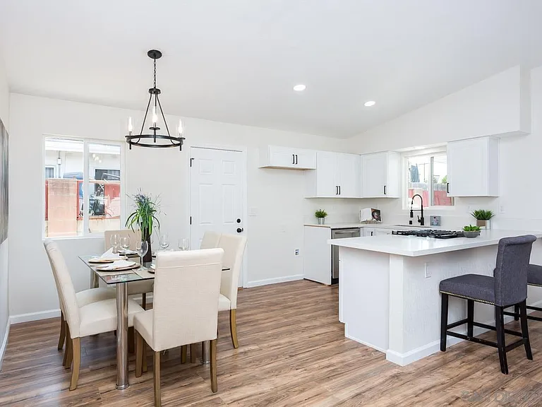 534 Jeffree St — Photo 13