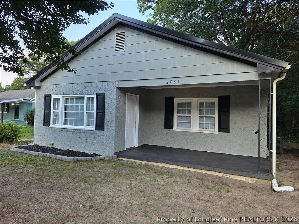3 bed, 2.0 bath, 890 sqft, $1,350 — Photo 2