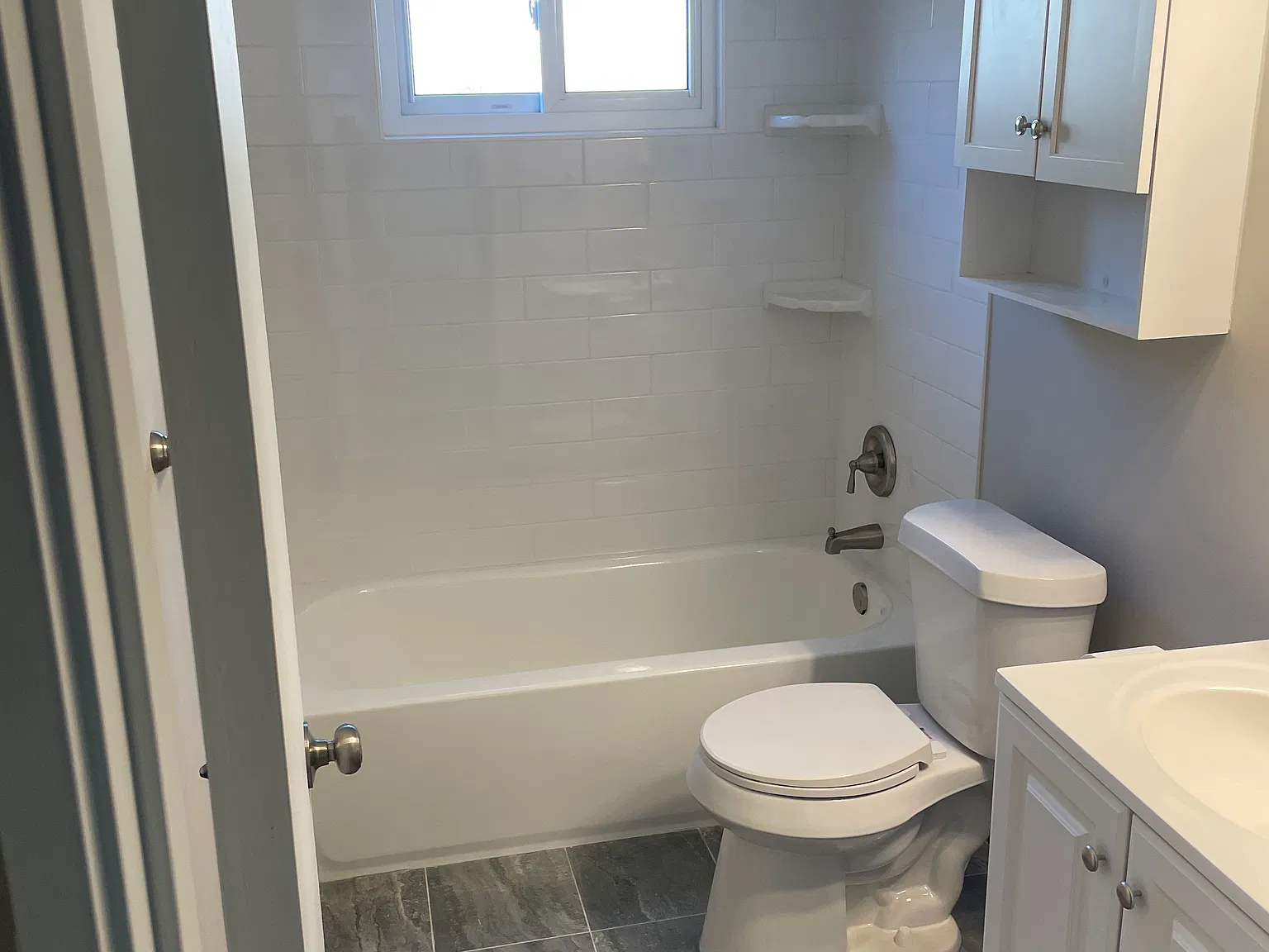 3 bed, 1.5 bath, 1046 sqft, $1,995 — Photo 2