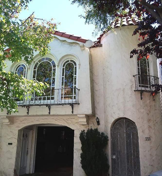 1st image of 221 Fair Oaks St