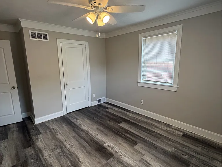 1633 Mahoning Ave #7 — Photo 5