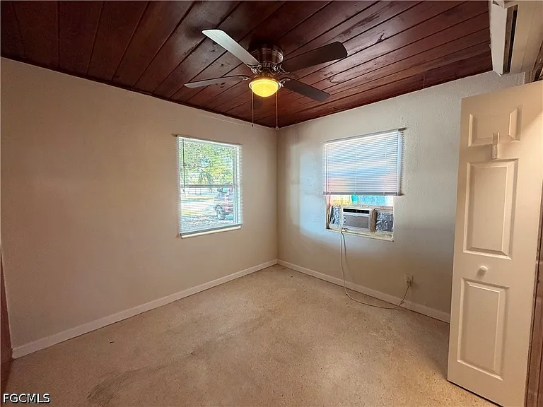 1935 Ricardo Ave — Photo 10