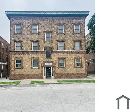 625 W Maple Ave #2C