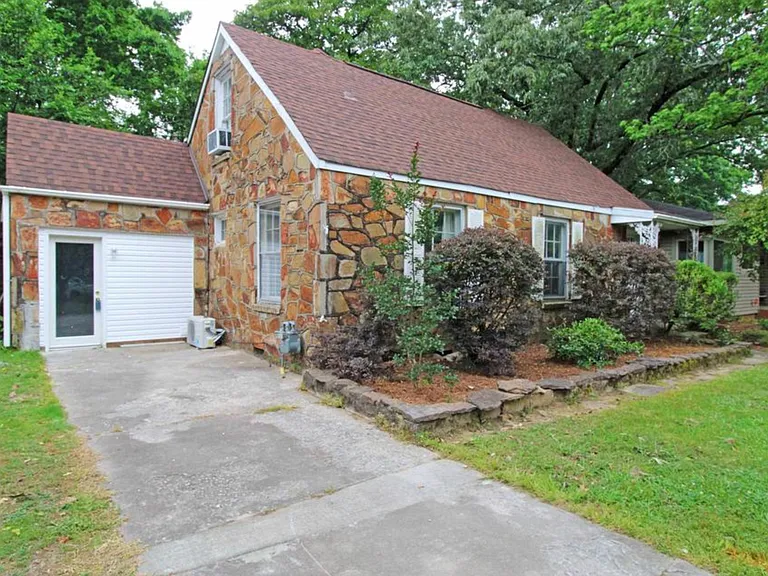 212 Goshen Ave — Photo 1