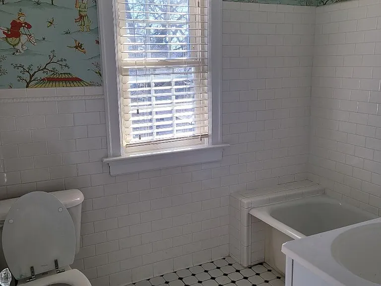 132 Bassett Ave — Photo 9