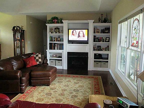 4th image of 5877 Hickory Woods Dr