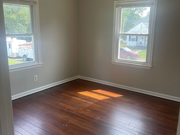 5th image of 3841 Merrimac Ave