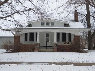 435 3rd St N, Winthrop, IA 50682