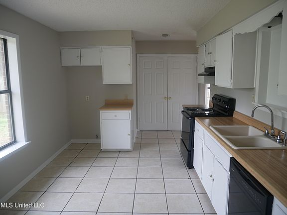 3rd image of 1832 Greeno Dr