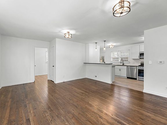 4th image of 3904-06 Booth St #3906