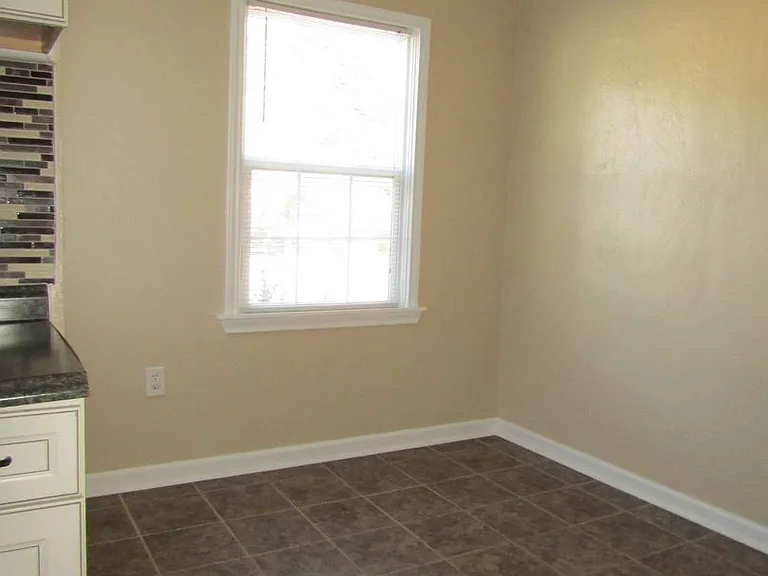 1206 NW Oak Ave — Photo 11