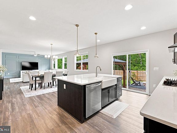 5th image of 15049 Fallen Oaks Pl