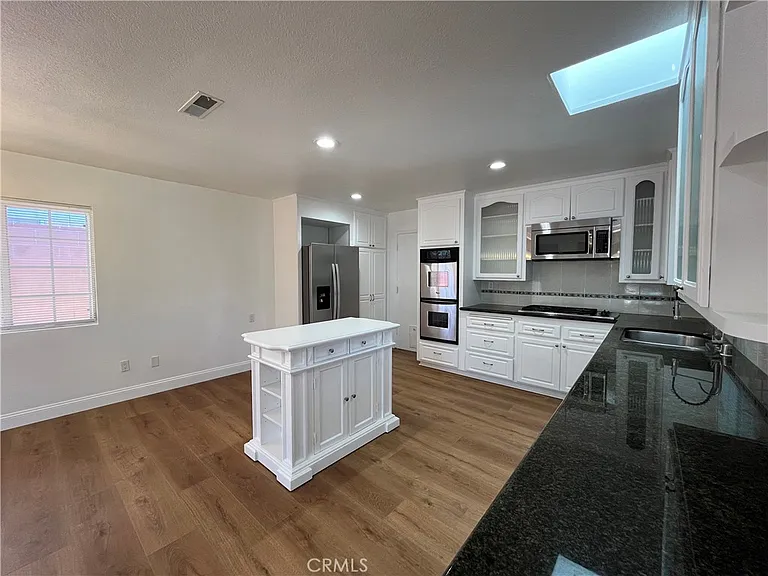 16944 Superior St — Photo 6