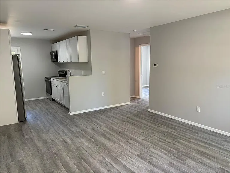 190 W Ventris Ave — Photo 17