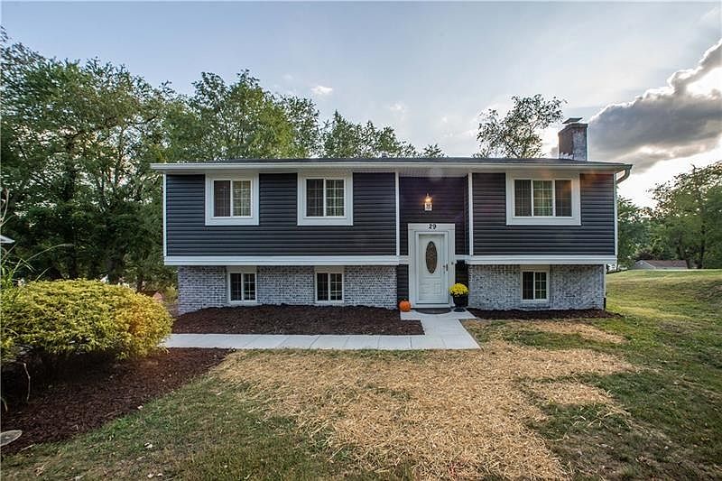 1st image of 29 Woodbridge Dr