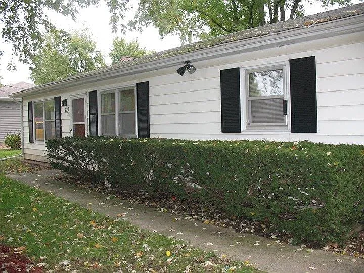 219 Augusta Dr photo 1
