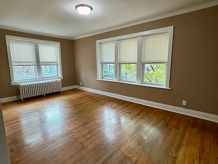 2843 W Berteau Ave #3 — Photo 2
