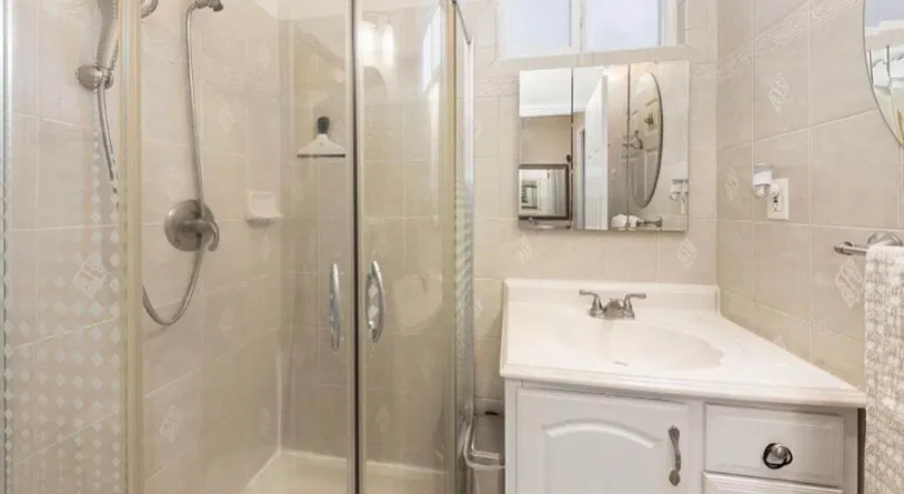 1 bed, 150 sqft, $1,300 — Photo 2