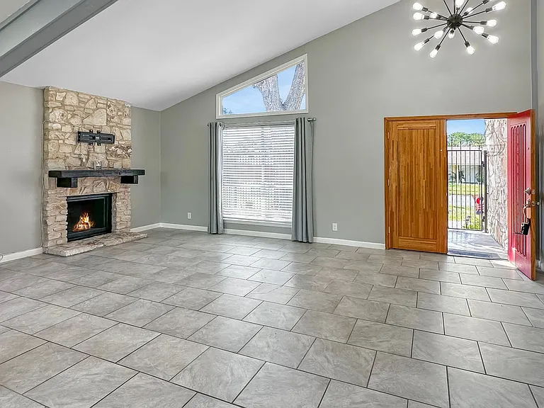6923 Glen Fair — Photo 3