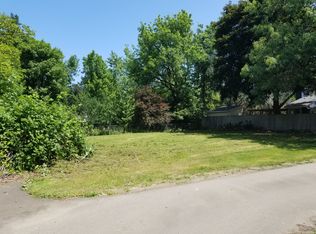 8277 SW Locust St, Portland, OR 97223