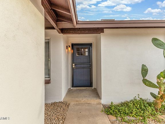 2nd image of 815 W VILLA MARIA Drive