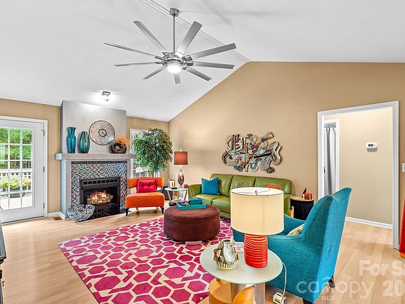 3rd image of 189 River Birch Cir