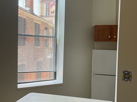2nd image of 225 W 9th St APT 5
