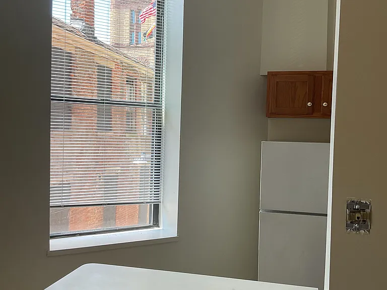 225 W 9th St #5 — Photo 2