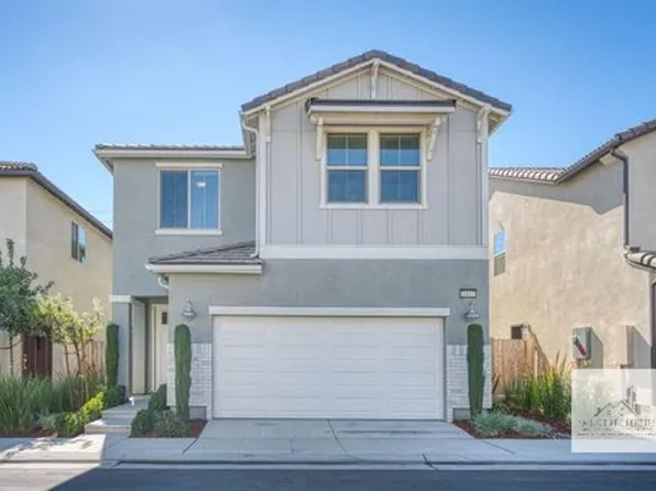 1437 E Via Viola Way, Fresno, CA 93730
