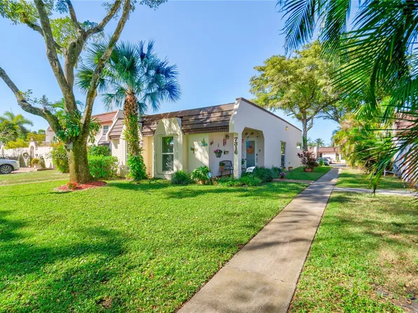 7316 Twin Sabal Dr, Miami Lakes, FL 33014
