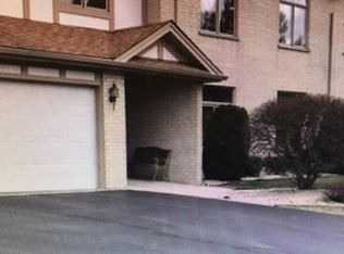 6422 Pine Trl APT 4, Tinley Park, IL 60477