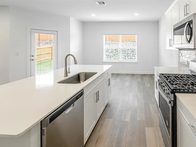 1856 Bonham Ln — Photo 2