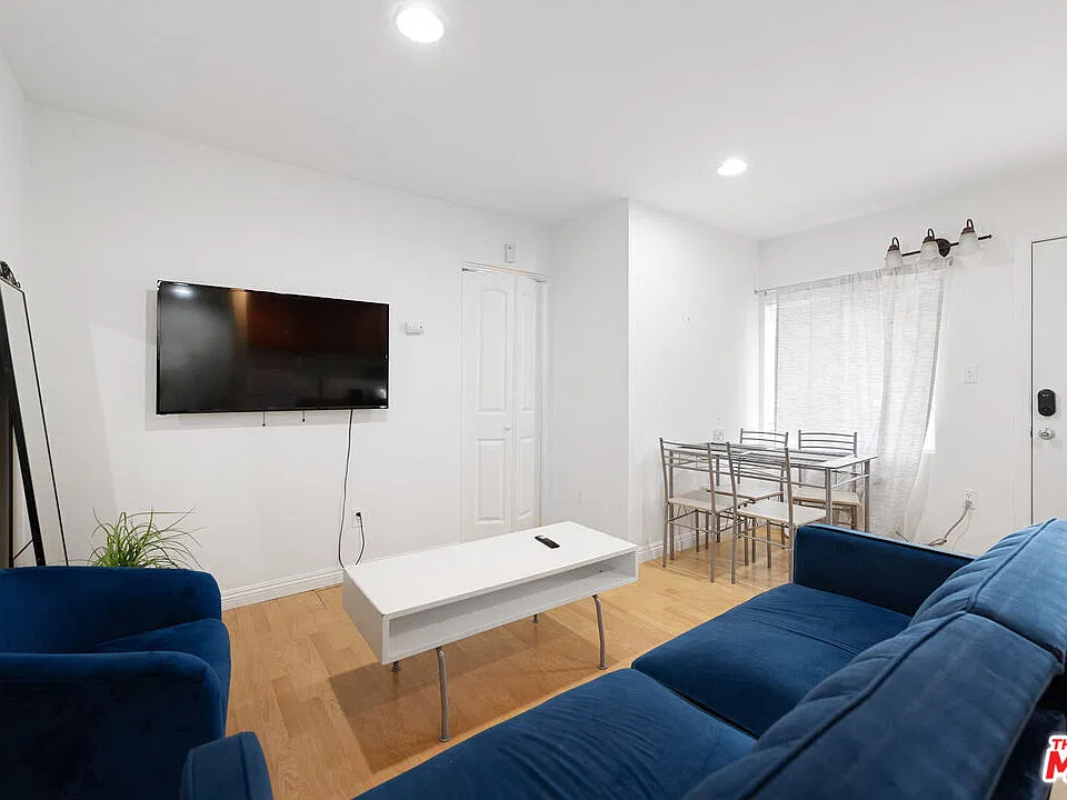 1139 N Genesee Ave #B