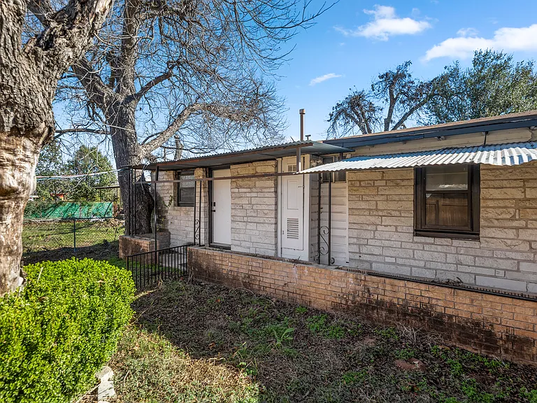 608 Springdale Rd — Photo 29
