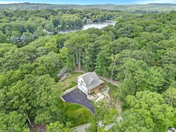 305 Mountainside Dr, Vernon Twp., NJ 07422