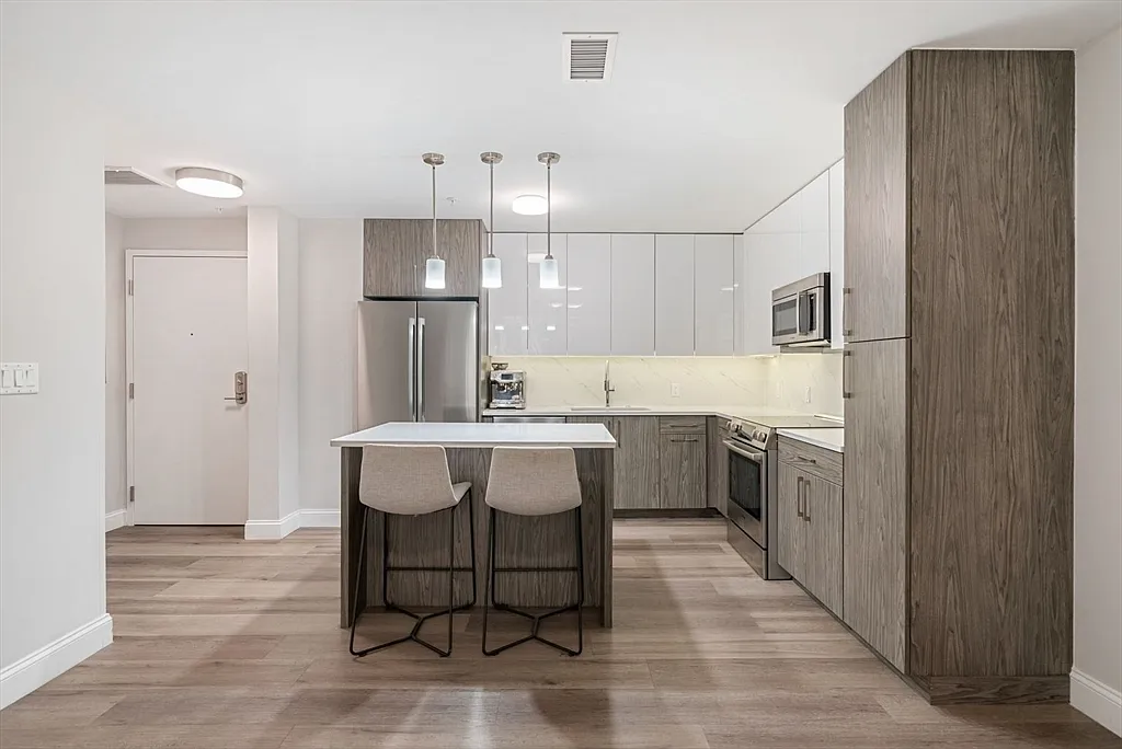 1 bed, 1.5 bath, 869 sqft, $3,700 — Photo 1