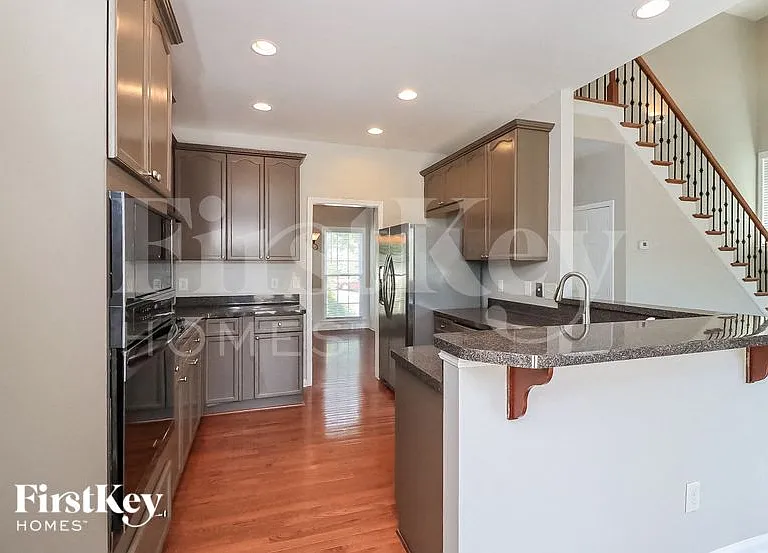 166 Crestview Dr — Photo 8